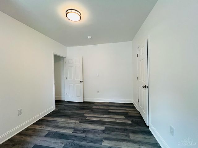 10 Clinton Springs Lane, Cincinnati, OH 45217