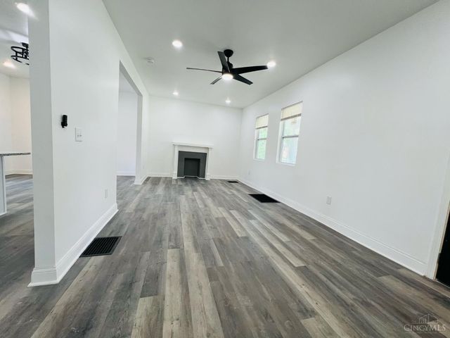 10 Clinton Springs Lane, Cincinnati, OH 45217