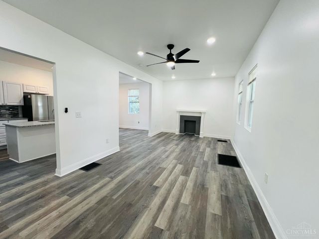 10 Clinton Springs Lane, Cincinnati, OH 45217