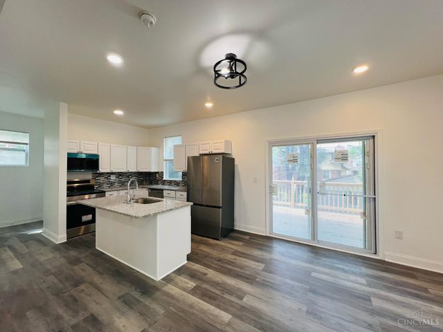 10 Clinton Springs Lane, Cincinnati, OH 45217