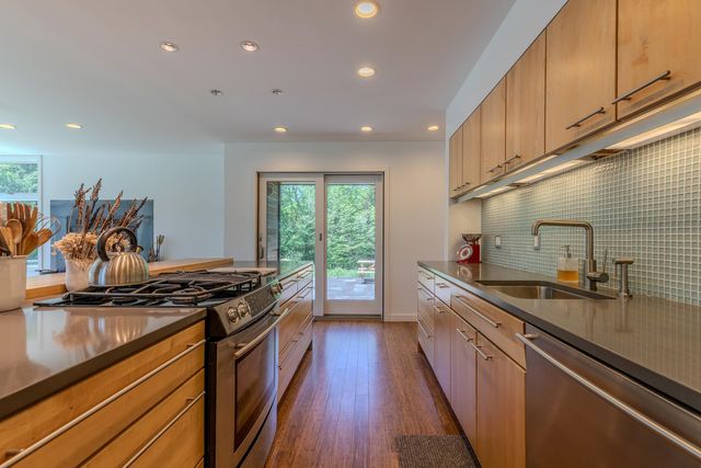 691 Black Bear Road, Jamaica, VT 05343
