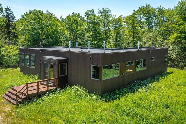 691 Black Bear Road, Jamaica, VT 05343