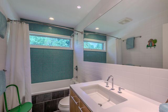 691 Black Bear Road, Jamaica, VT 05343