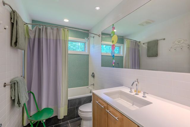 691 Black Bear Road, Jamaica, VT 05343