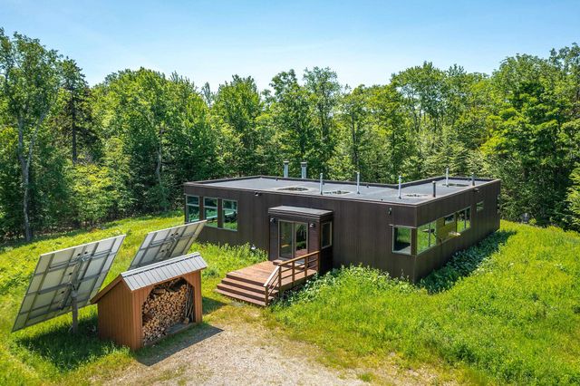 691 Black Bear Road, Jamaica, VT 05343