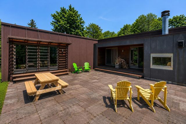691 Black Bear Road, Jamaica, VT 05343