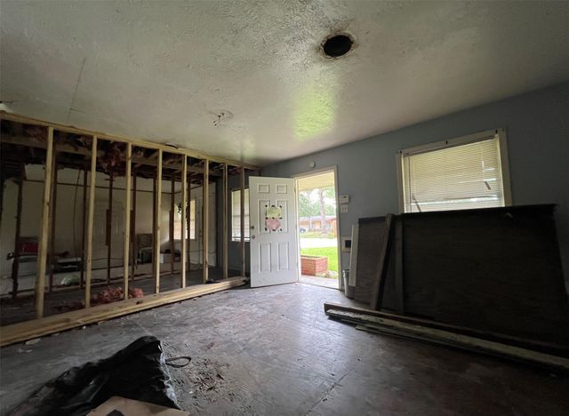 703 W Sterling Street, Baytown, TX 77520