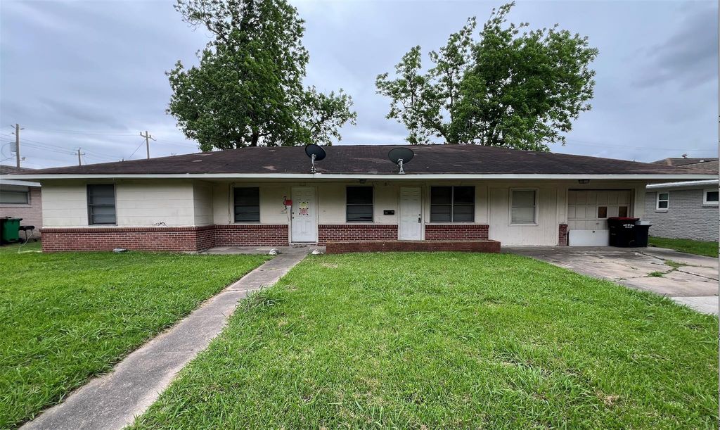703 W Sterling Street, Baytown, TX 77520