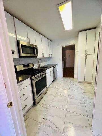 99-10 60th Avenue 5F, Corona, NY 11368