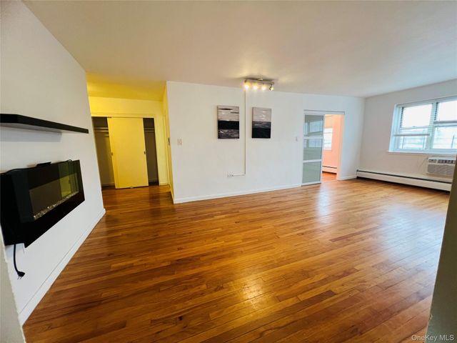 99-10 60th Avenue 5F, Corona, NY 11368