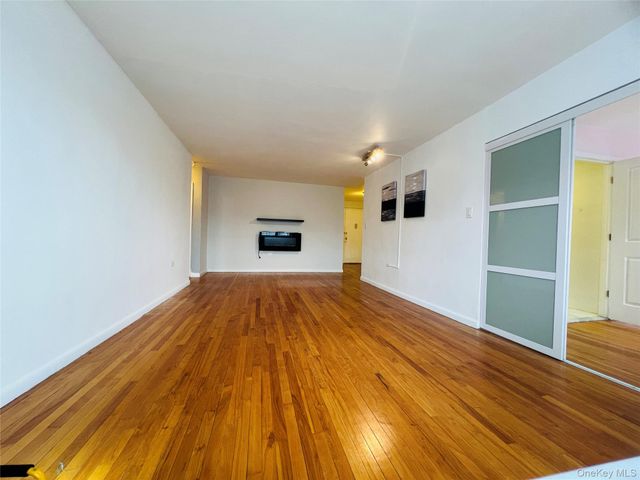 99-10 60th Avenue 5F, Corona, NY 11368