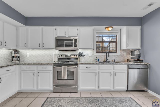 1909 E 25th TER, Lawrence, KS 66046