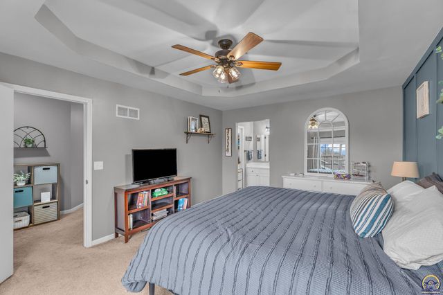 1909 E 25th TER, Lawrence, KS 66046