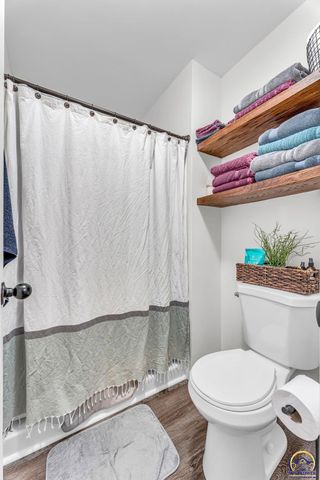 1909 E 25th TER, Lawrence, KS 66046