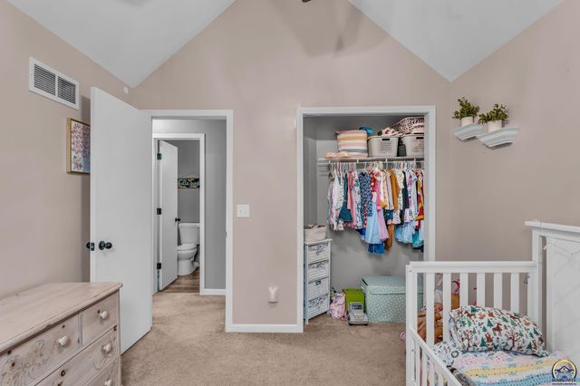 1909 E 25th TER, Lawrence, KS 66046