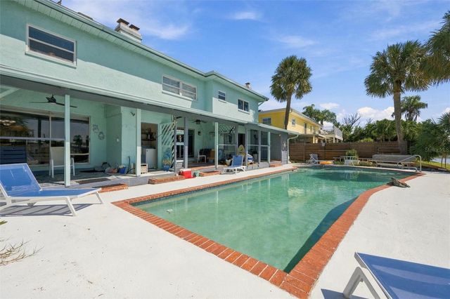 225 116TH AVENUE 225C, Treasure Island, FL 33706