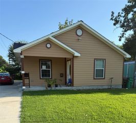 210 E Homan Street, Baytown, TX 77520
