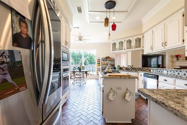 910 Kings Court, Duncanville, TX 75137