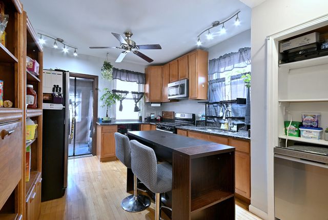 2924 N LINDER Avenue, Chicago, IL 60641