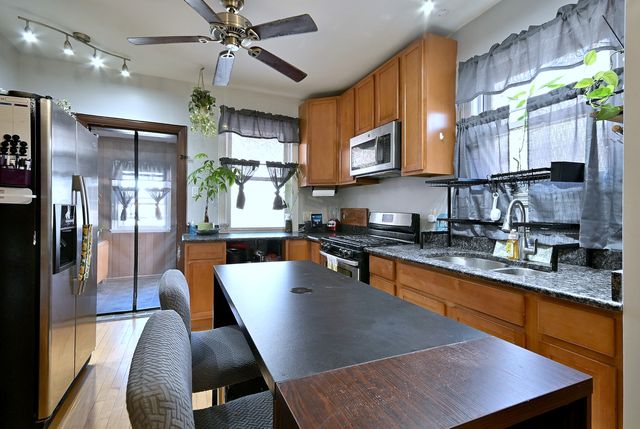 2924 N LINDER Avenue, Chicago, IL 60641