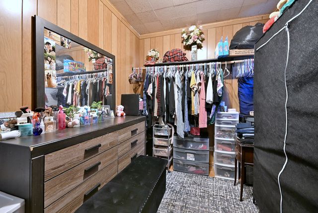 2924 N LINDER Avenue, Chicago, IL 60641