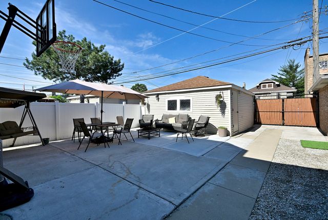 2924 N LINDER Avenue, Chicago, IL 60641