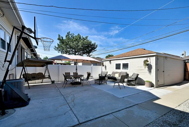 2924 N LINDER Avenue, Chicago, IL 60641