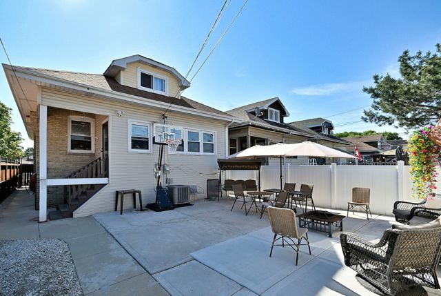 2924 N LINDER Avenue, Chicago, IL 60641
