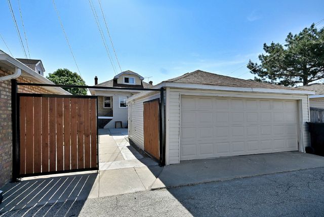2924 N LINDER Avenue, Chicago, IL 60641