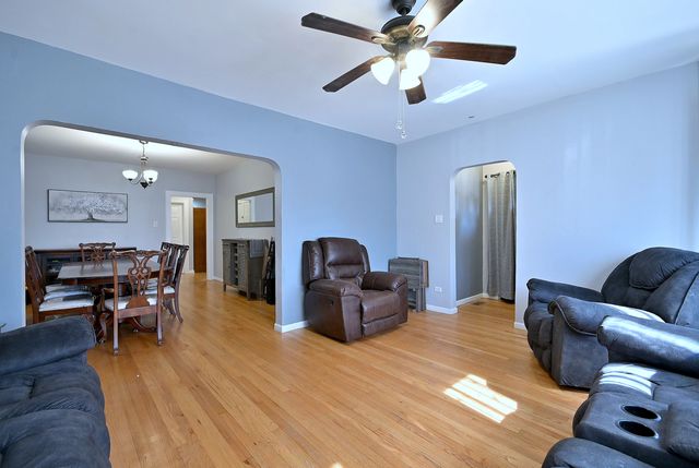 2924 N LINDER Avenue, Chicago, IL 60641