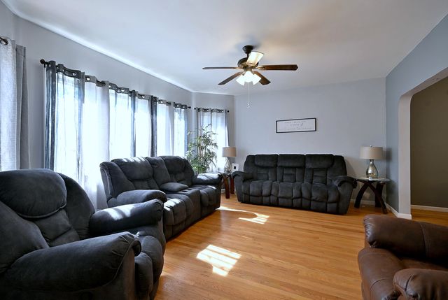 2924 N LINDER Avenue, Chicago, IL 60641