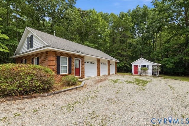 2065 Garrett Ln, Powhatan, VA 23139