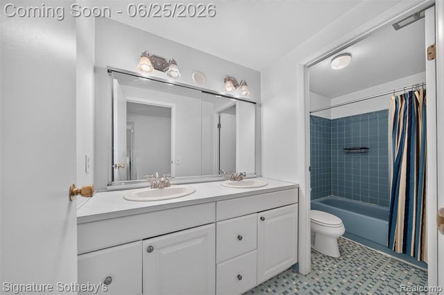 4672 Argyle Drive, Troy, MI 48085