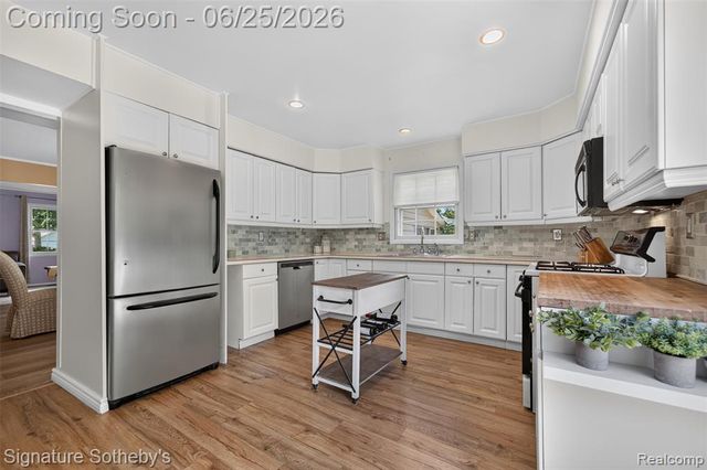 4672 Argyle Drive, Troy, MI 48085