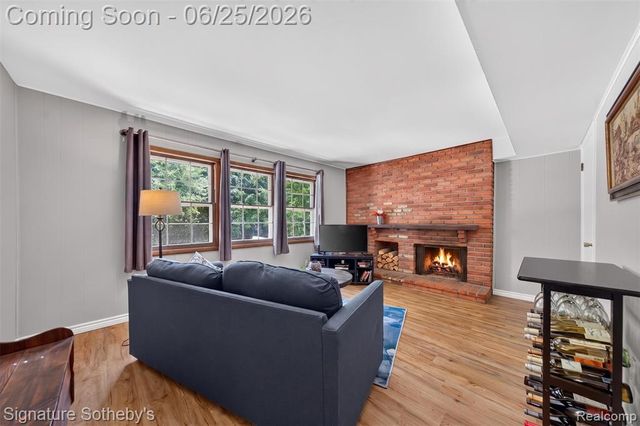 4672 Argyle Drive, Troy, MI 48085