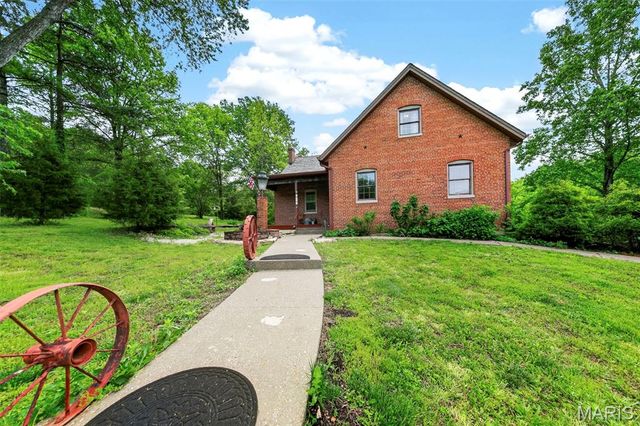 737 Lost Creek Lane, Washington, MO 63090