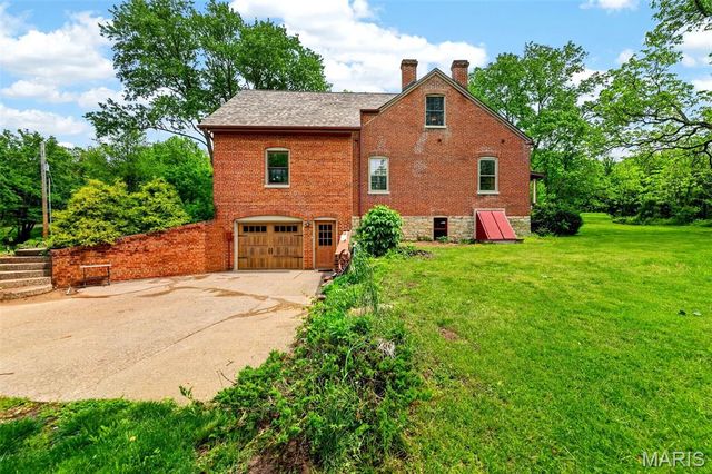 737 Lost Creek Lane, Washington, MO 63090