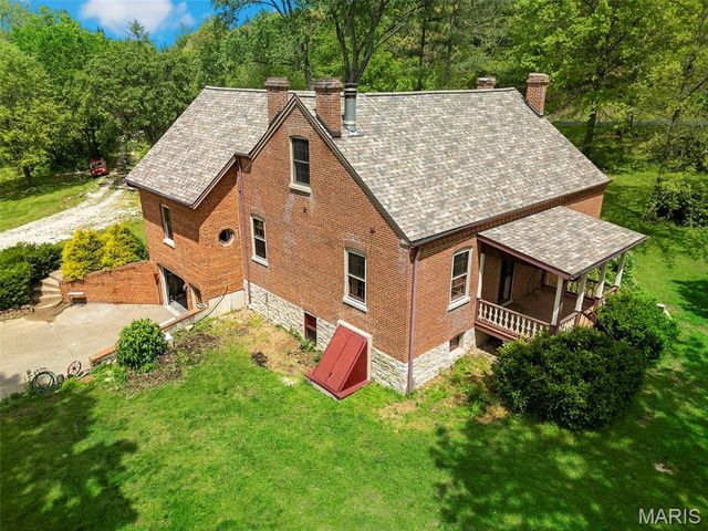 737 Lost Creek Lane, Washington, MO 63090