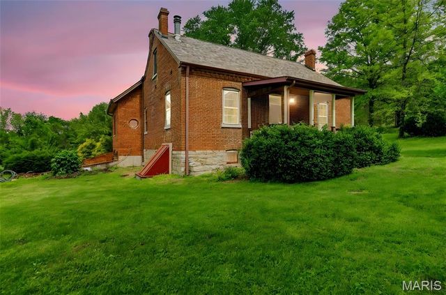 737 Lost Creek Lane, Washington, MO 63090