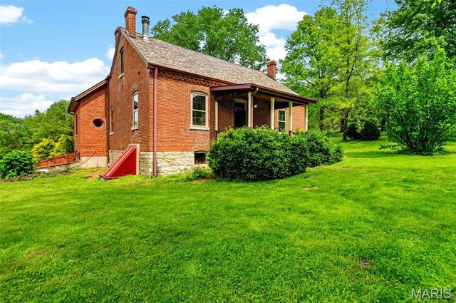 737 Lost Creek Lane, Washington, MO 63090