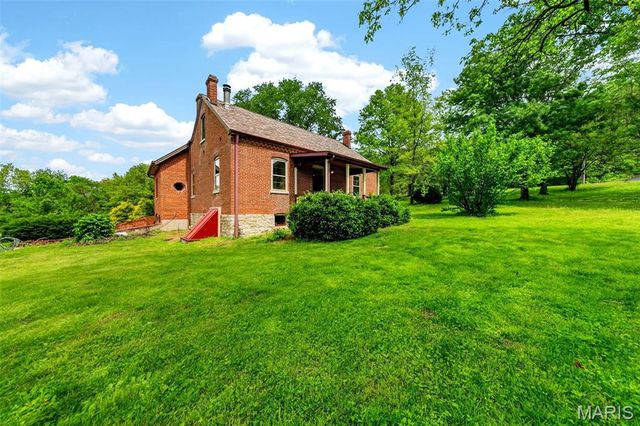737 Lost Creek Lane, Washington, MO 63090