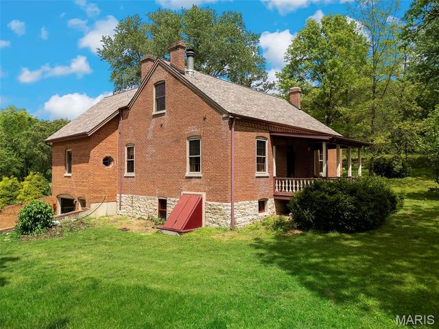 737 Lost Creek Lane, Washington, MO 63090