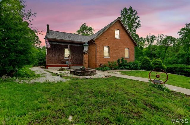 737 Lost Creek Lane, Washington, MO 63090