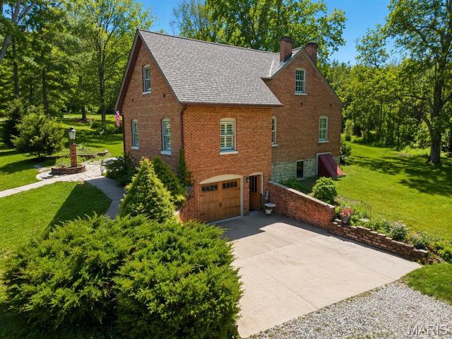 737 Lost Creek Lane, Washington, MO 63090