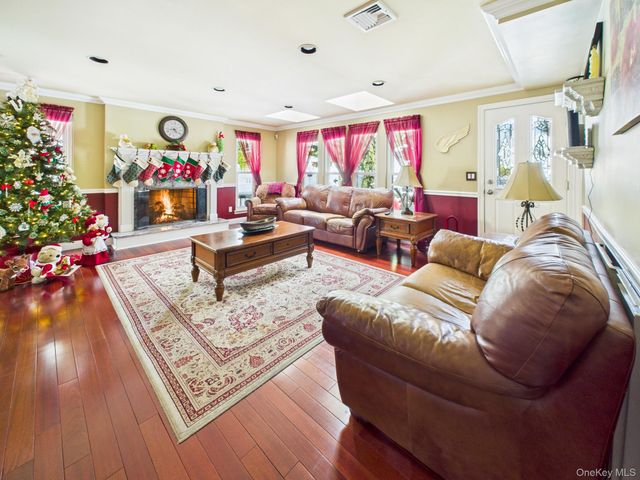 803 Michele Lane, Wantagh, NY 11793