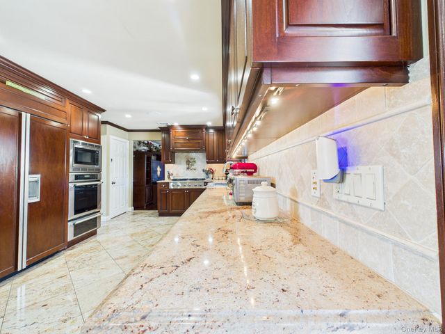 803 Michele Lane, Wantagh, NY 11793