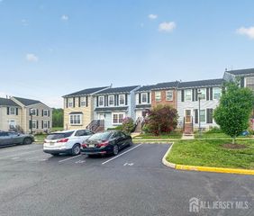 14 Pero Court, Sayreville, NJ 08872