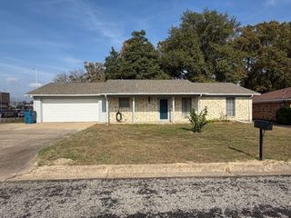 108 Brenda Drive, Mt Pleasant, TX 75455