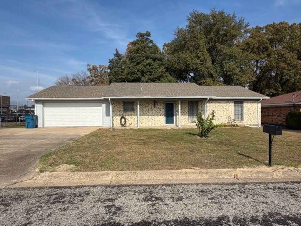 108 Brenda Drive, Mt Pleasant, TX 75455