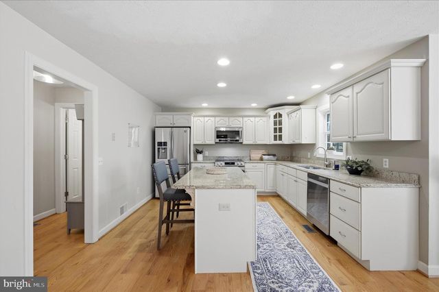 107 LAKE SHORE DR, Cross Junction, VA 22625